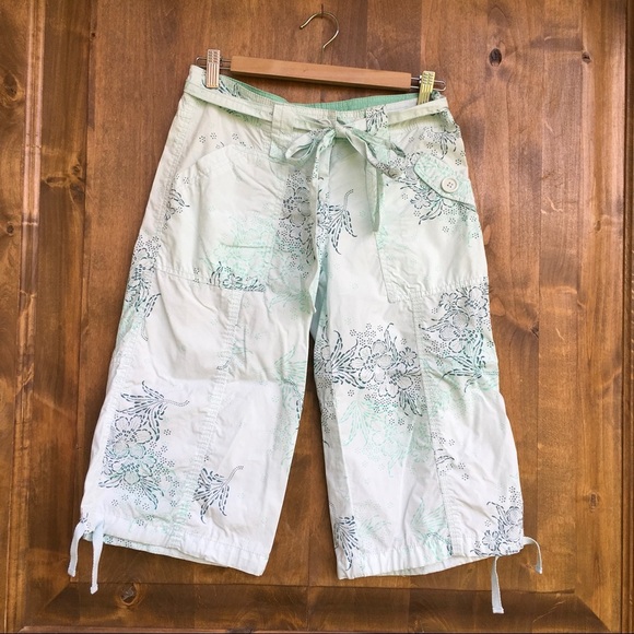 Women's size 2 Bermuda shorts 🌼 - Picture 1 of 3